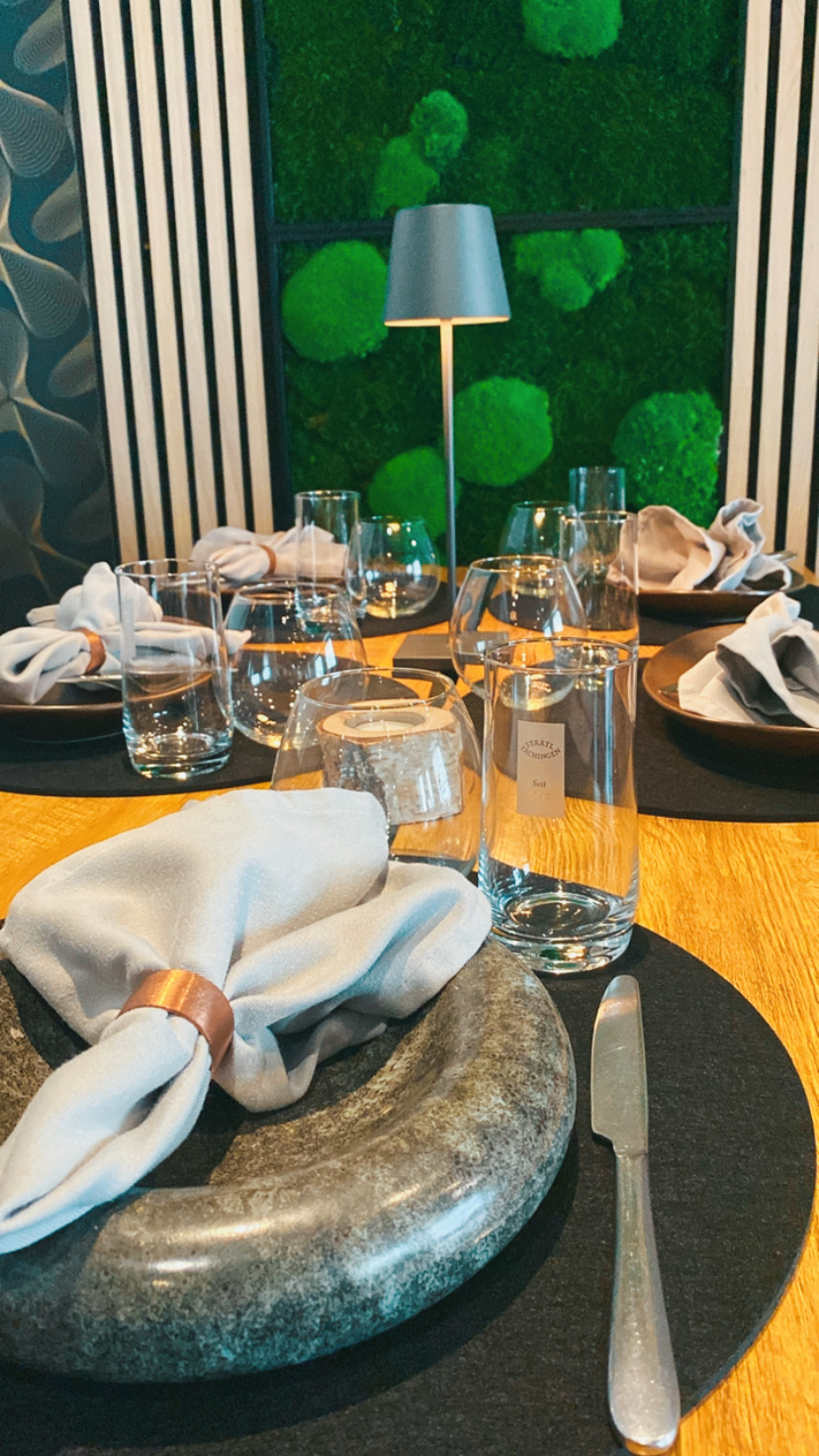 Eingedeckter Tisch im Restaurant Davids im Landhaus