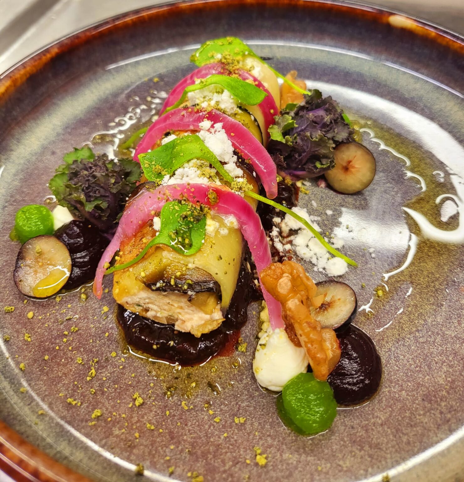 Gefüllte Cannelloni mit eingelegten Zwiebeln